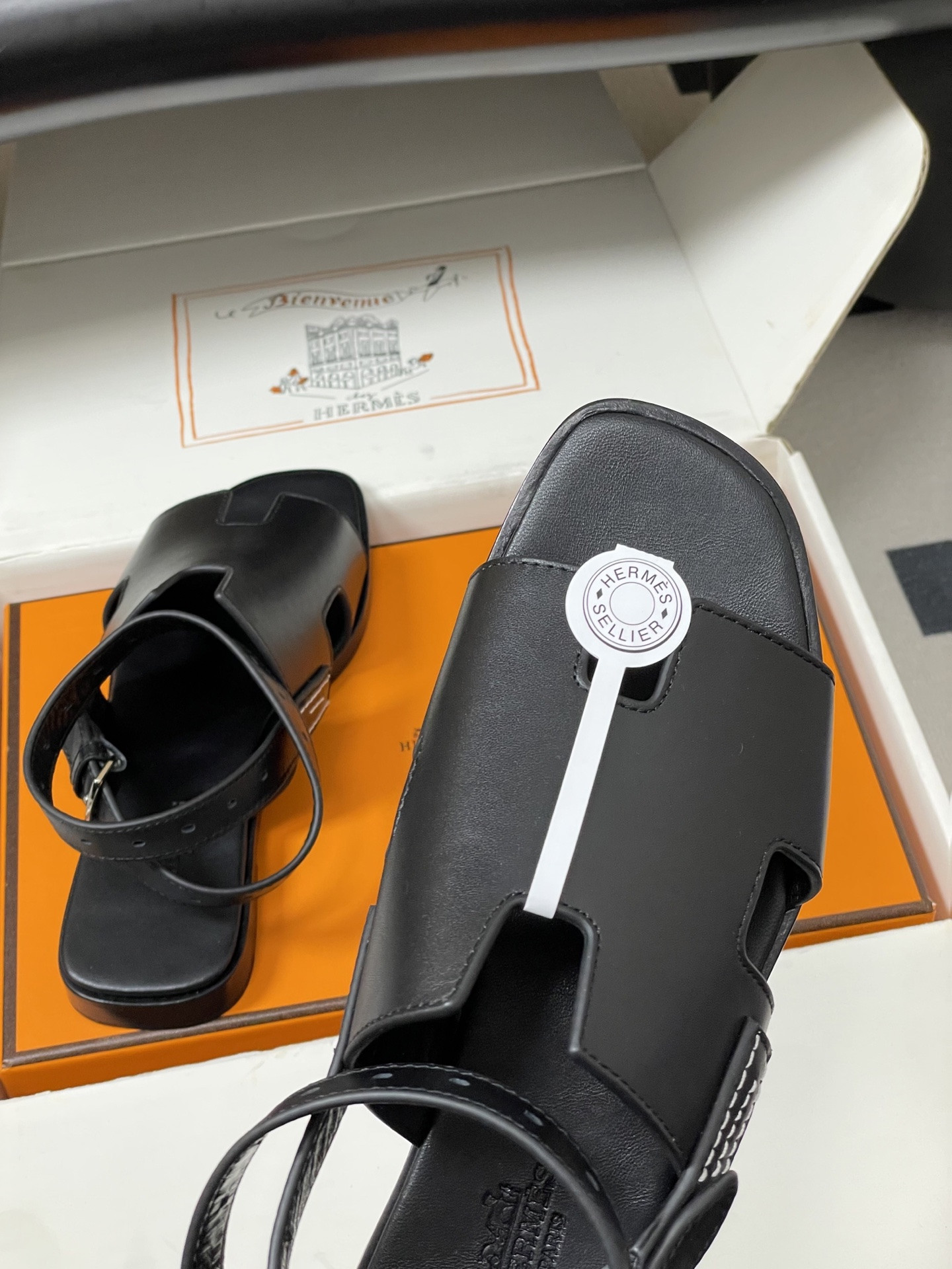 ua H**me5 maya sandal