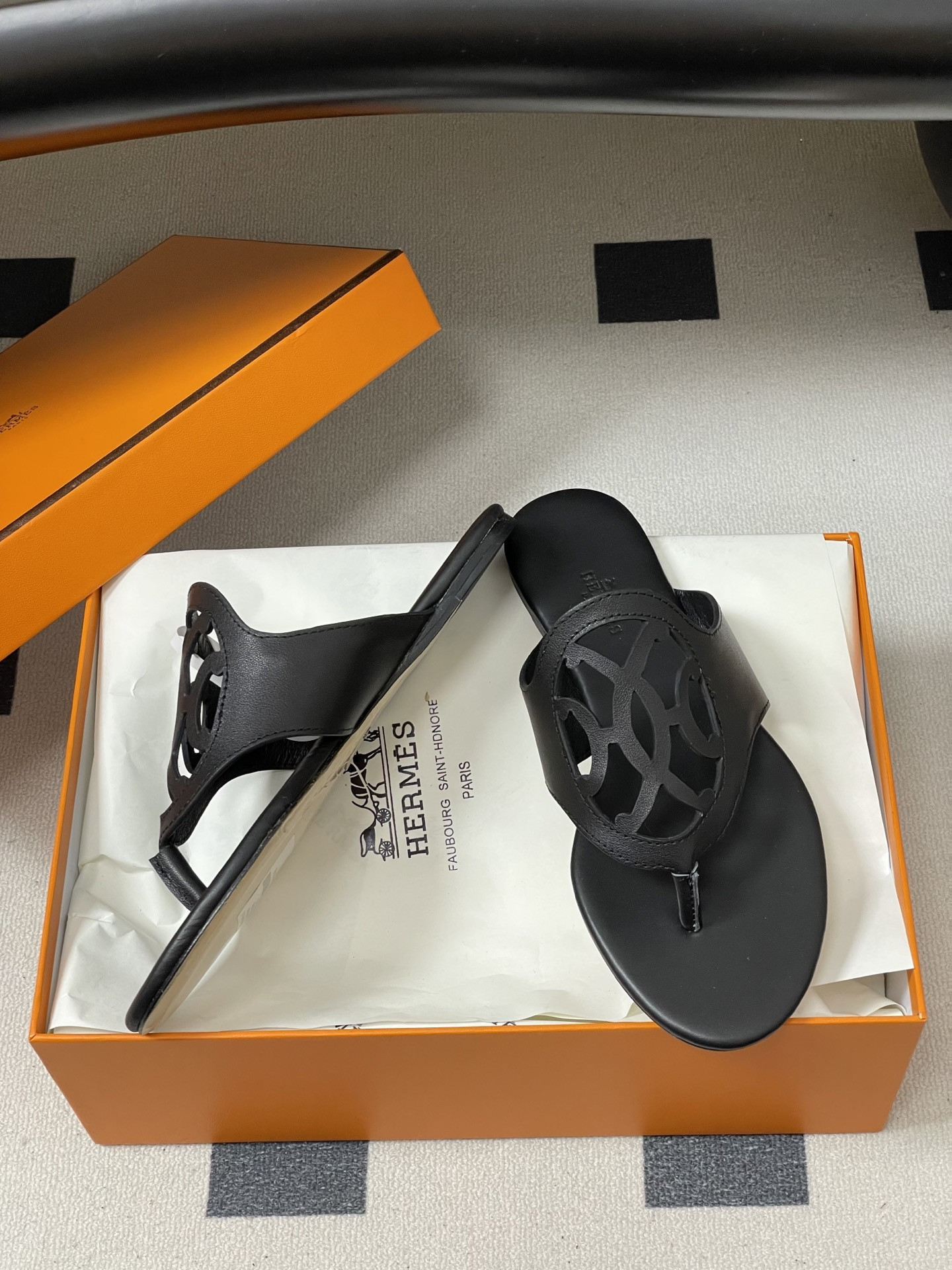 ua H**me5 mage sandal