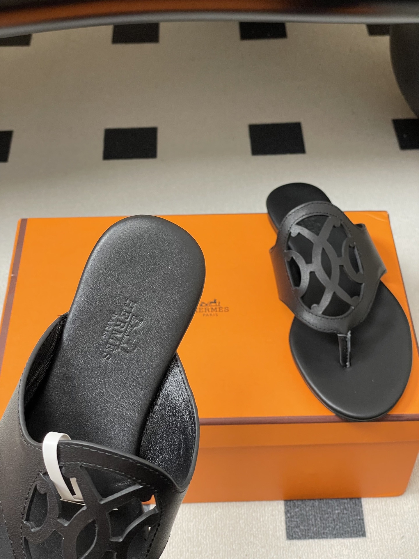 ua H**me5 mage sandal