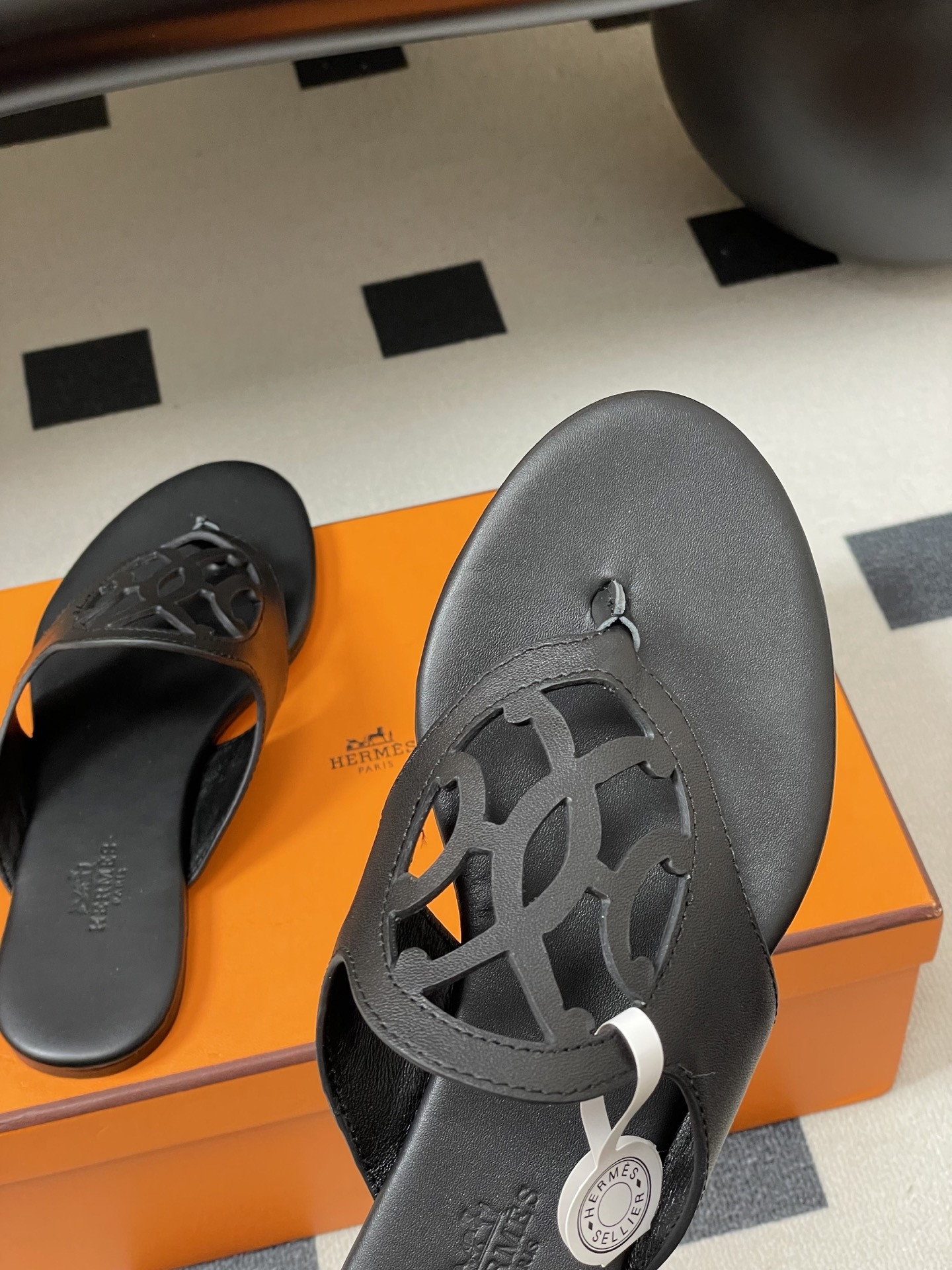 ua H**me5 mage sandal