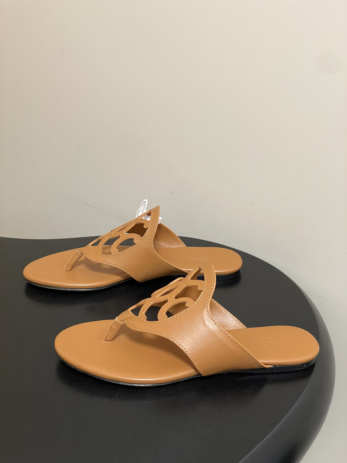 ua H**me5 mage sandal