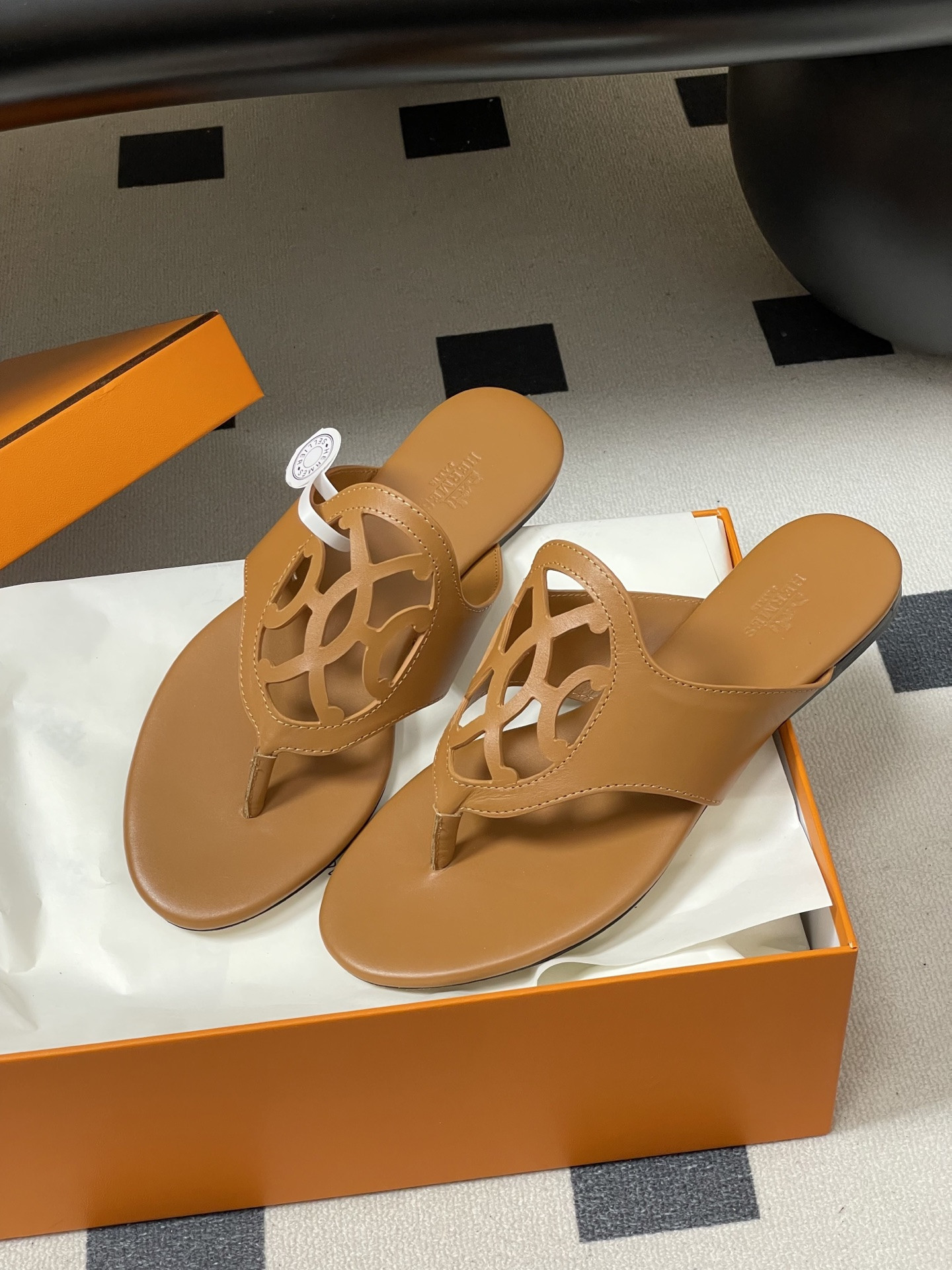 ua H**me5 mage sandal