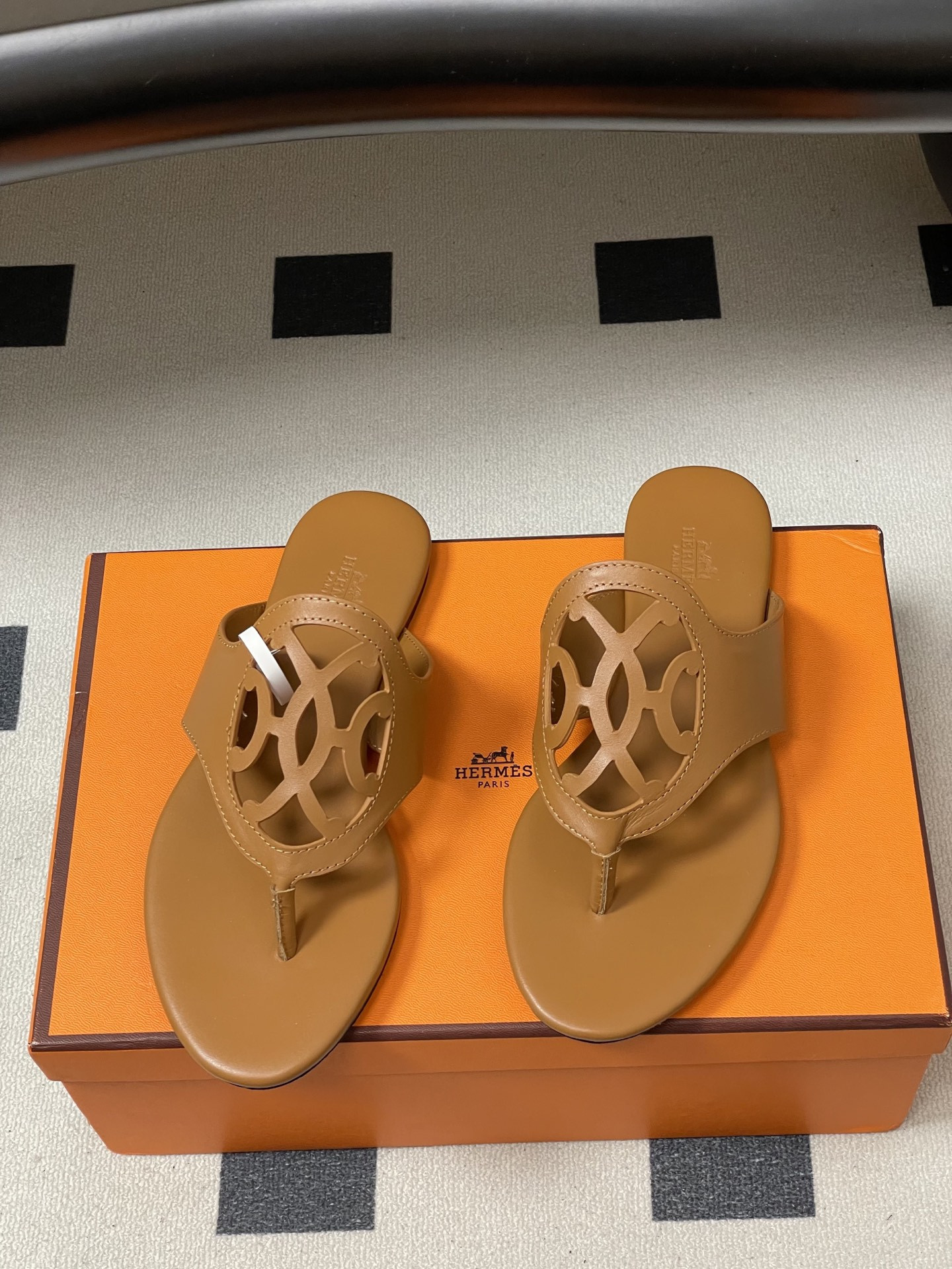 ua H**me5 mage sandal