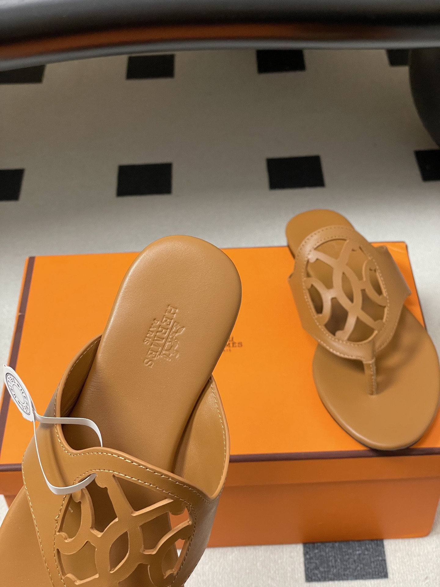 ua H**me5 mage sandal