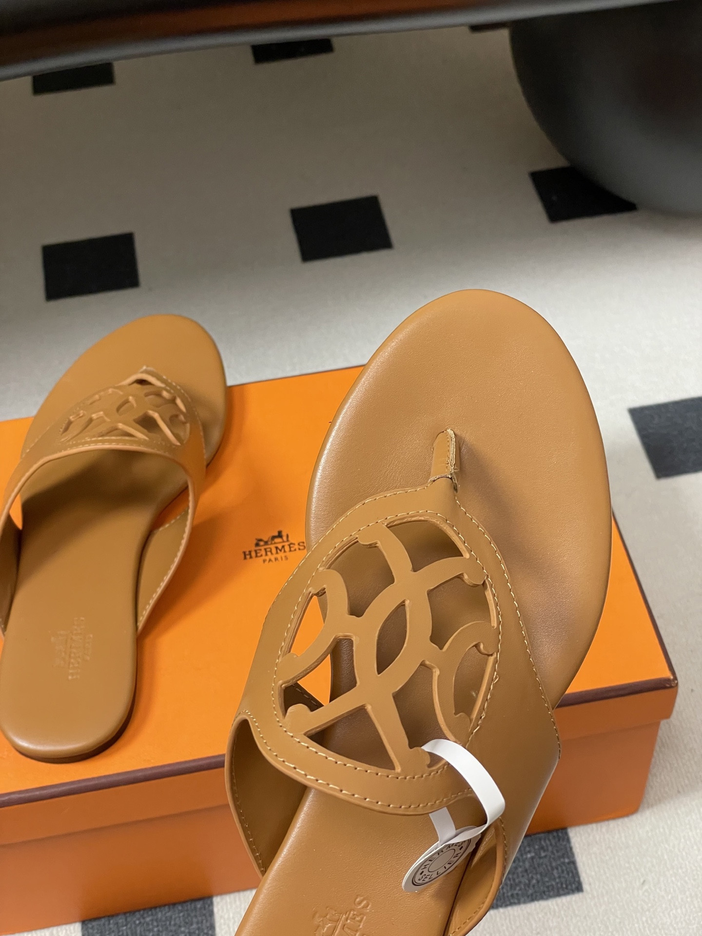 ua H**me5 mage sandal