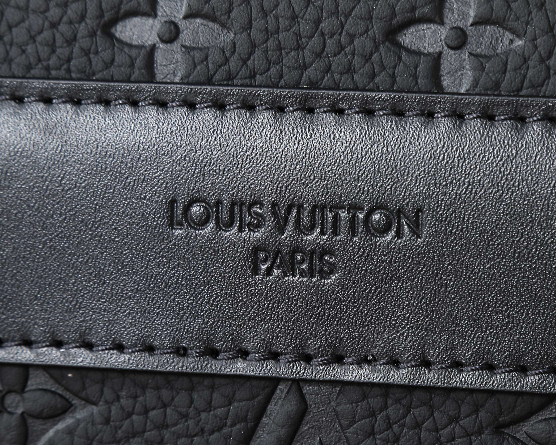 LV CHRISTOPHER Messenger Bag M28324 29x25x9cm