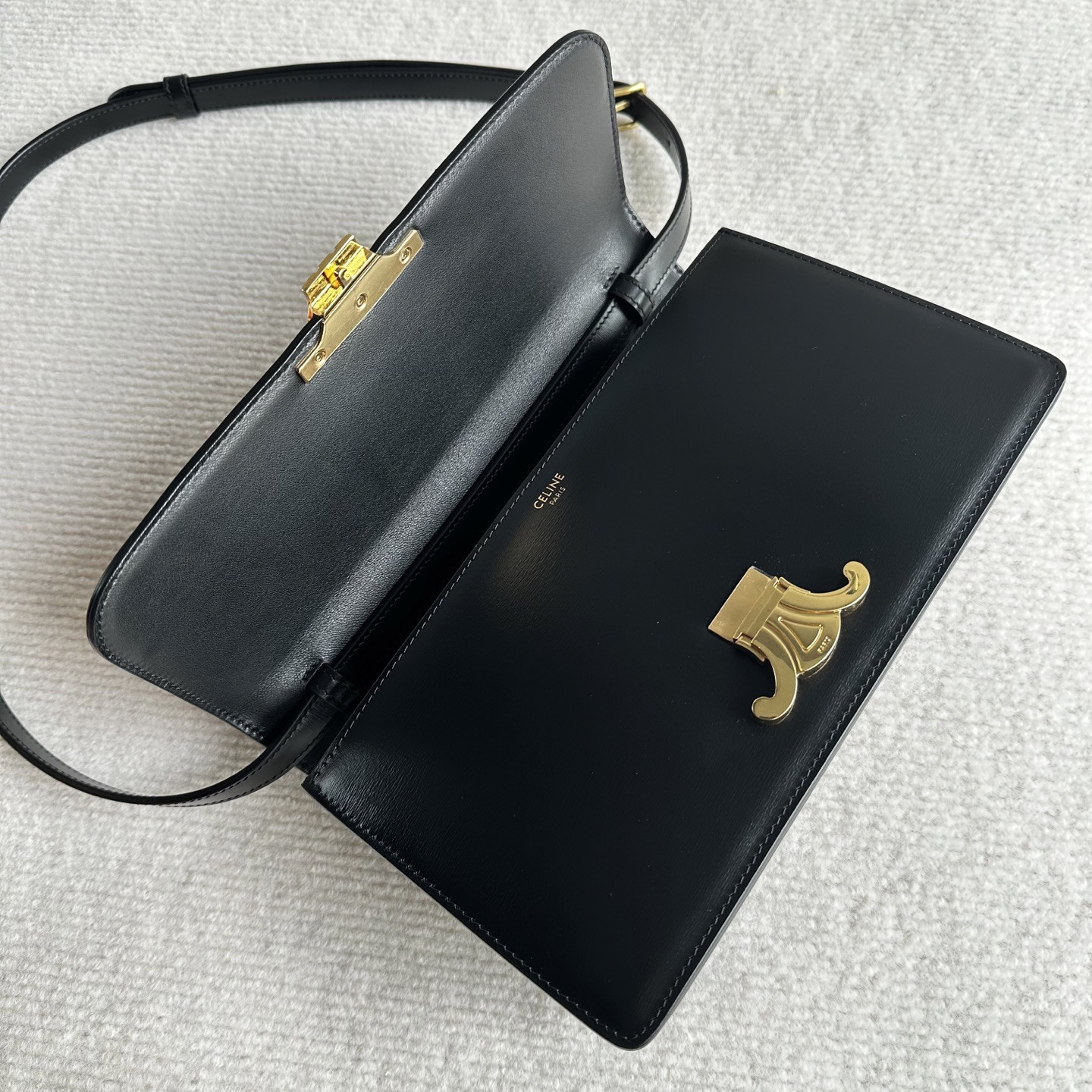Celine MEDIUM TRIOMPHE FOLIO 25.5x14x7.5cm