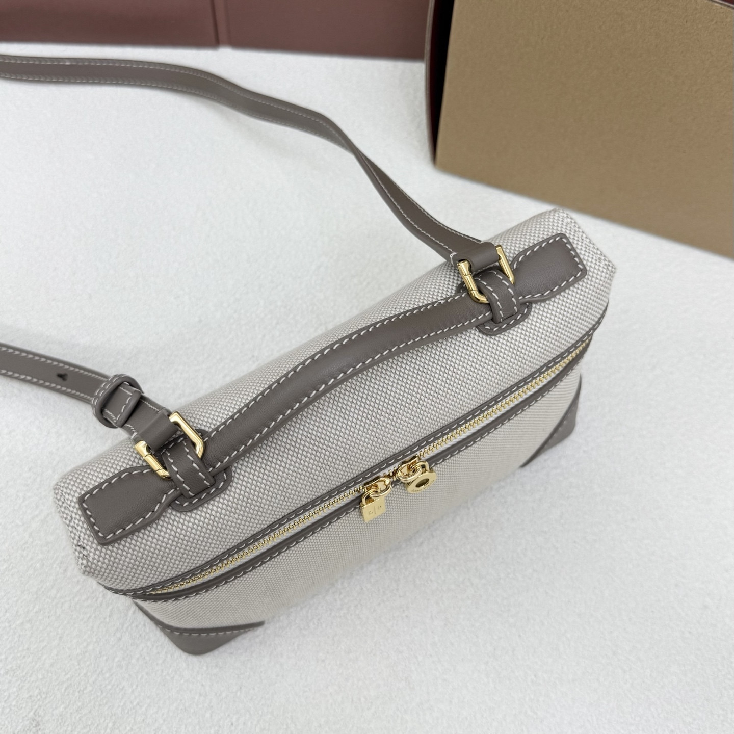 Loro Piana Extra Pocket L19 11 x 19 x 6.5 cm