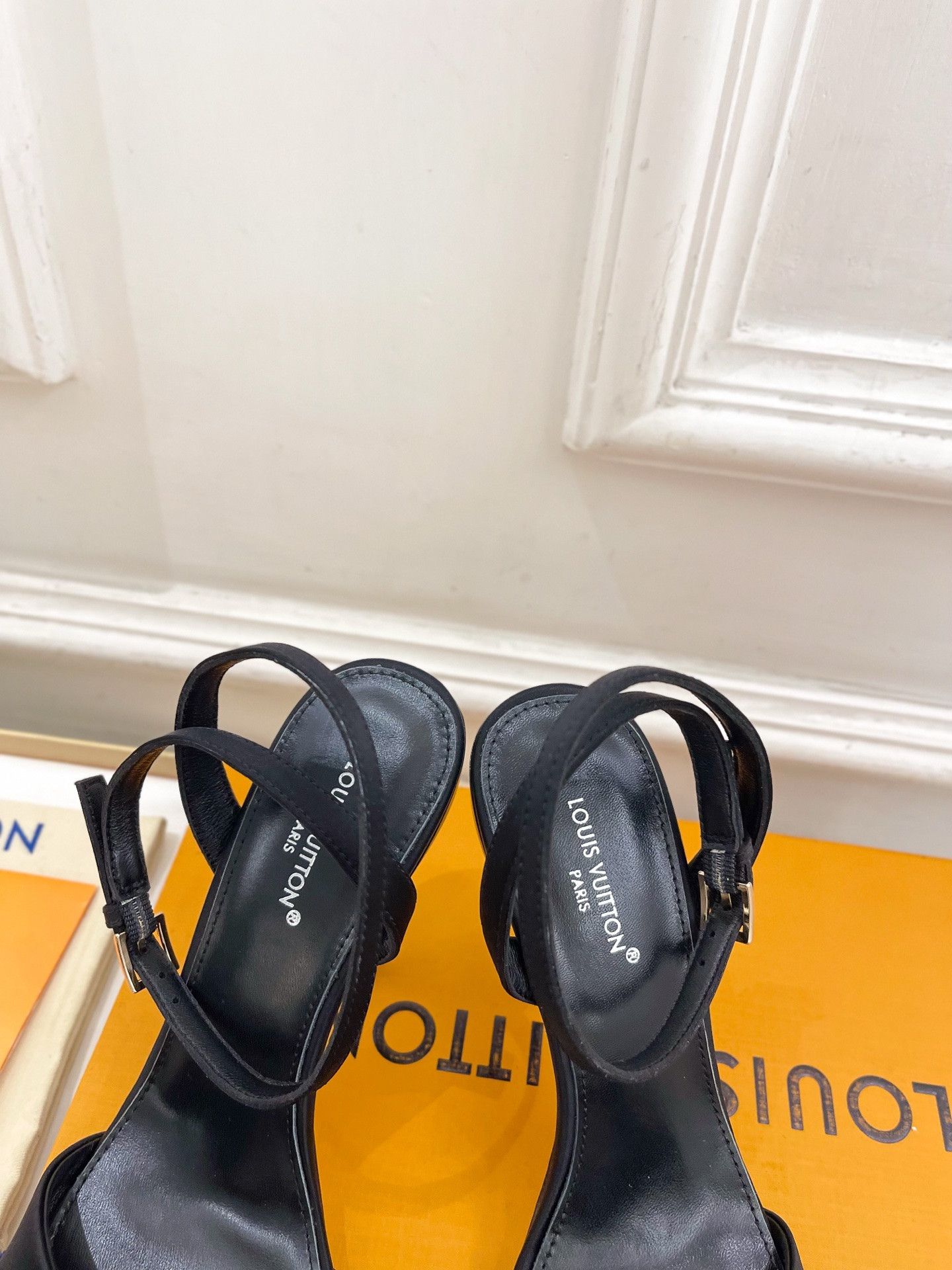 UA LV 6AM Sandal 9.5cm Heel