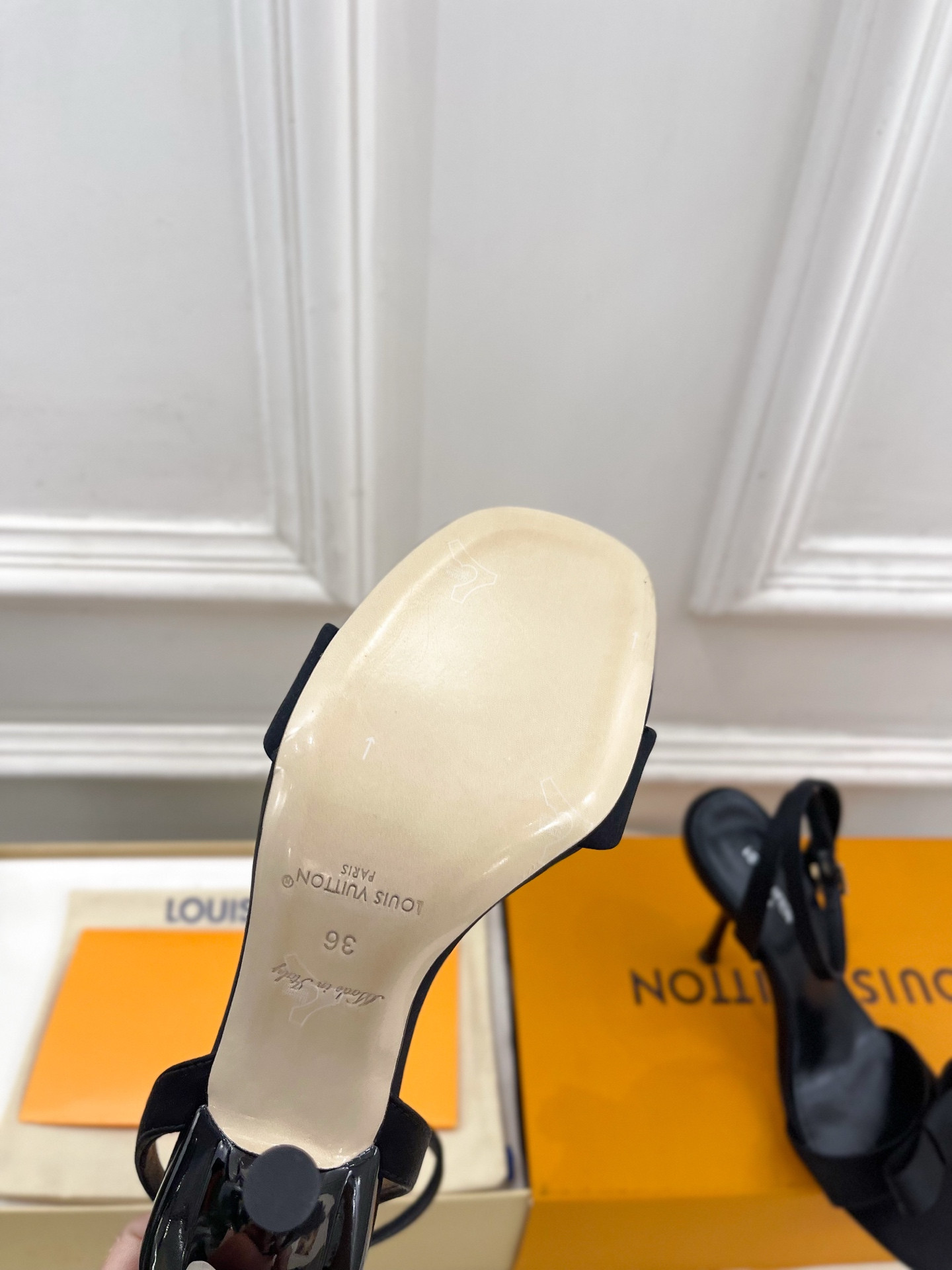 UA LV 6AM Sandal 9.5cm Heel