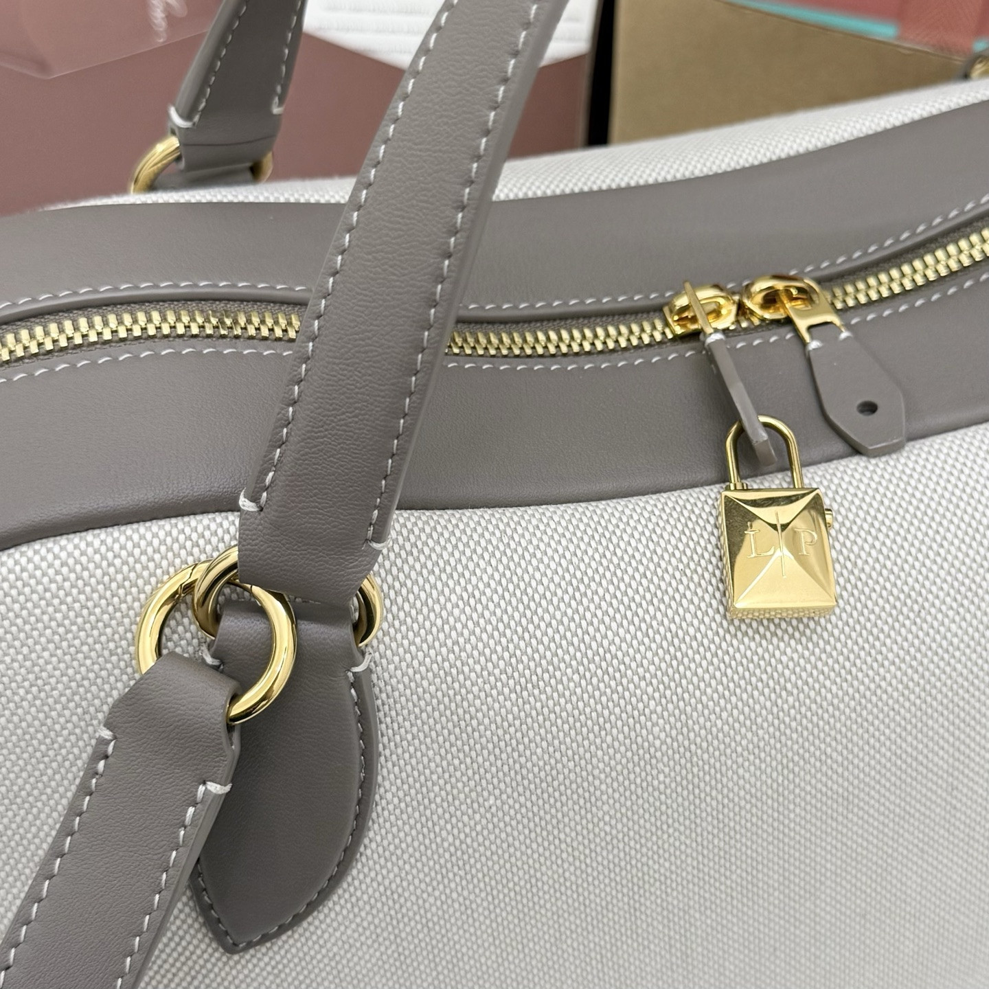 Loro Piana Needle 38x22x16cm