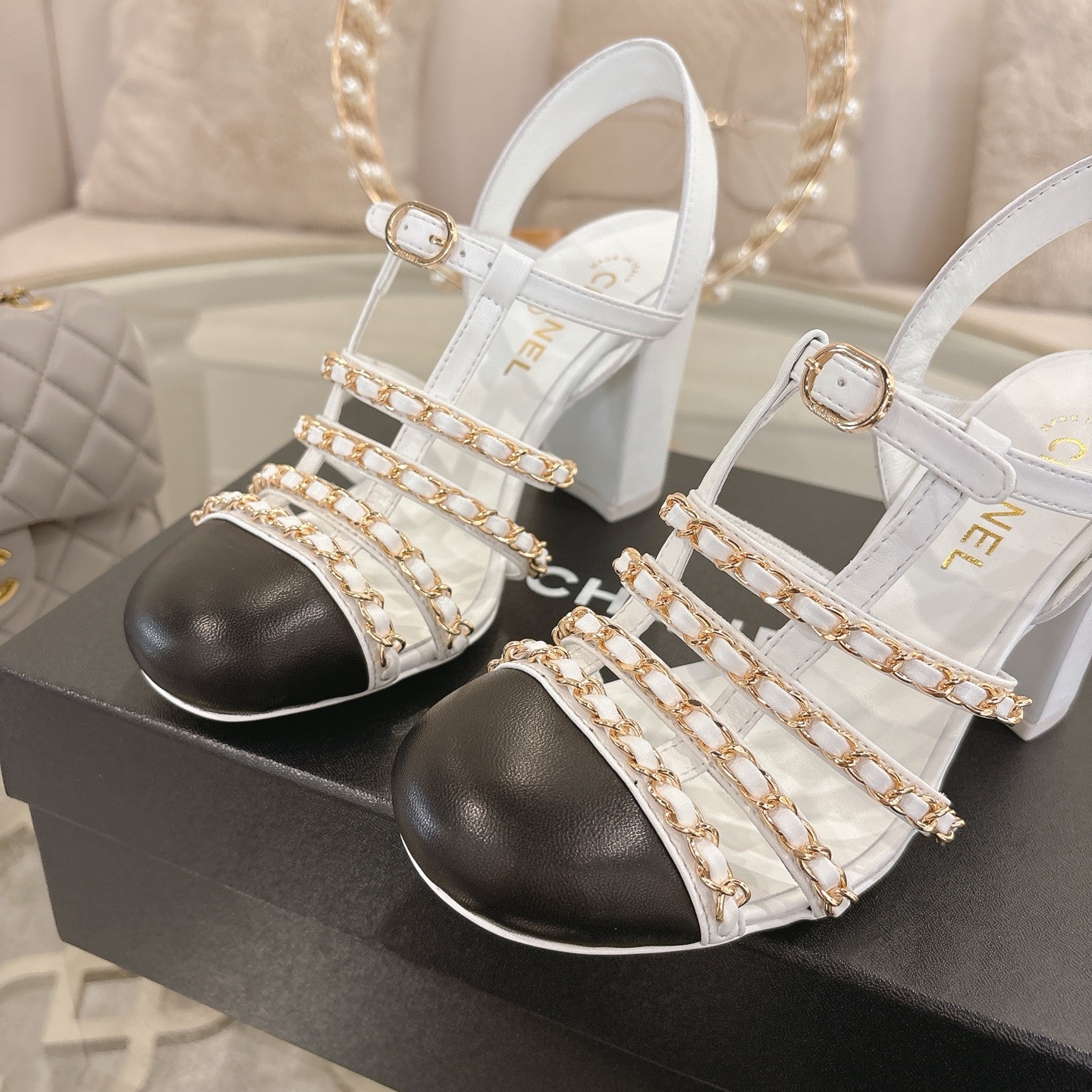 ua Ch**el slingbacks 8.5cm heel