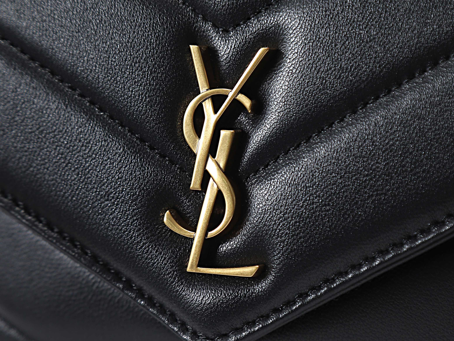 YSL LOULOU toy crossbody in MATELASSÉ lambskin 21x14x5cm