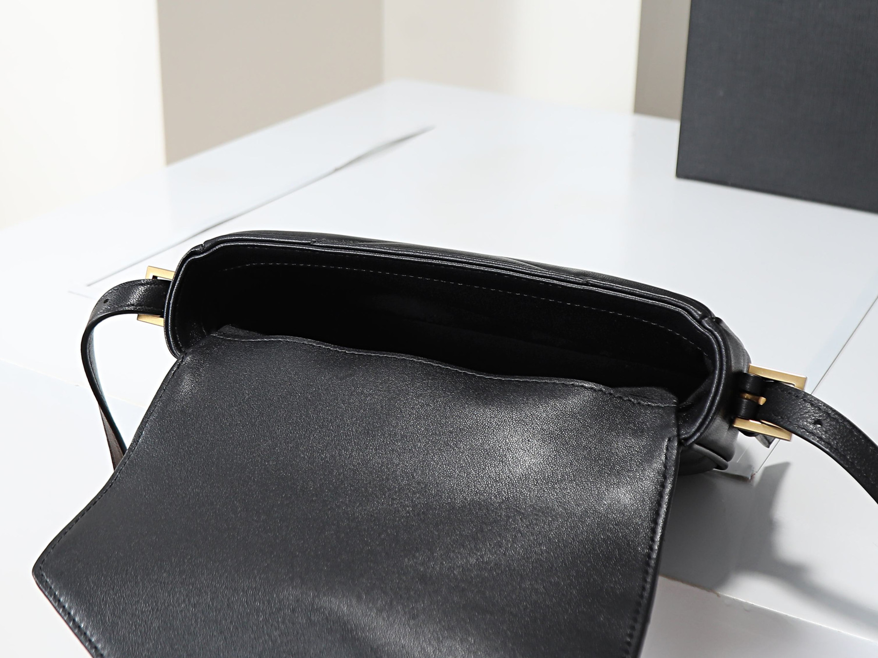 YSL LOULOU toy crossbody in MATELASSÉ lambskin 21x14x5cm