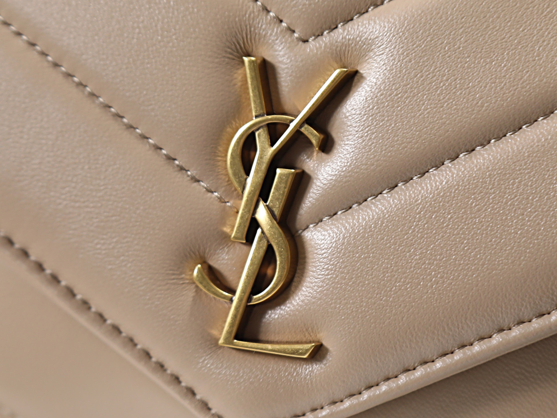 YSL LOULOU toy crossbody in MATELASSÉ lambskin 21x14x5cm