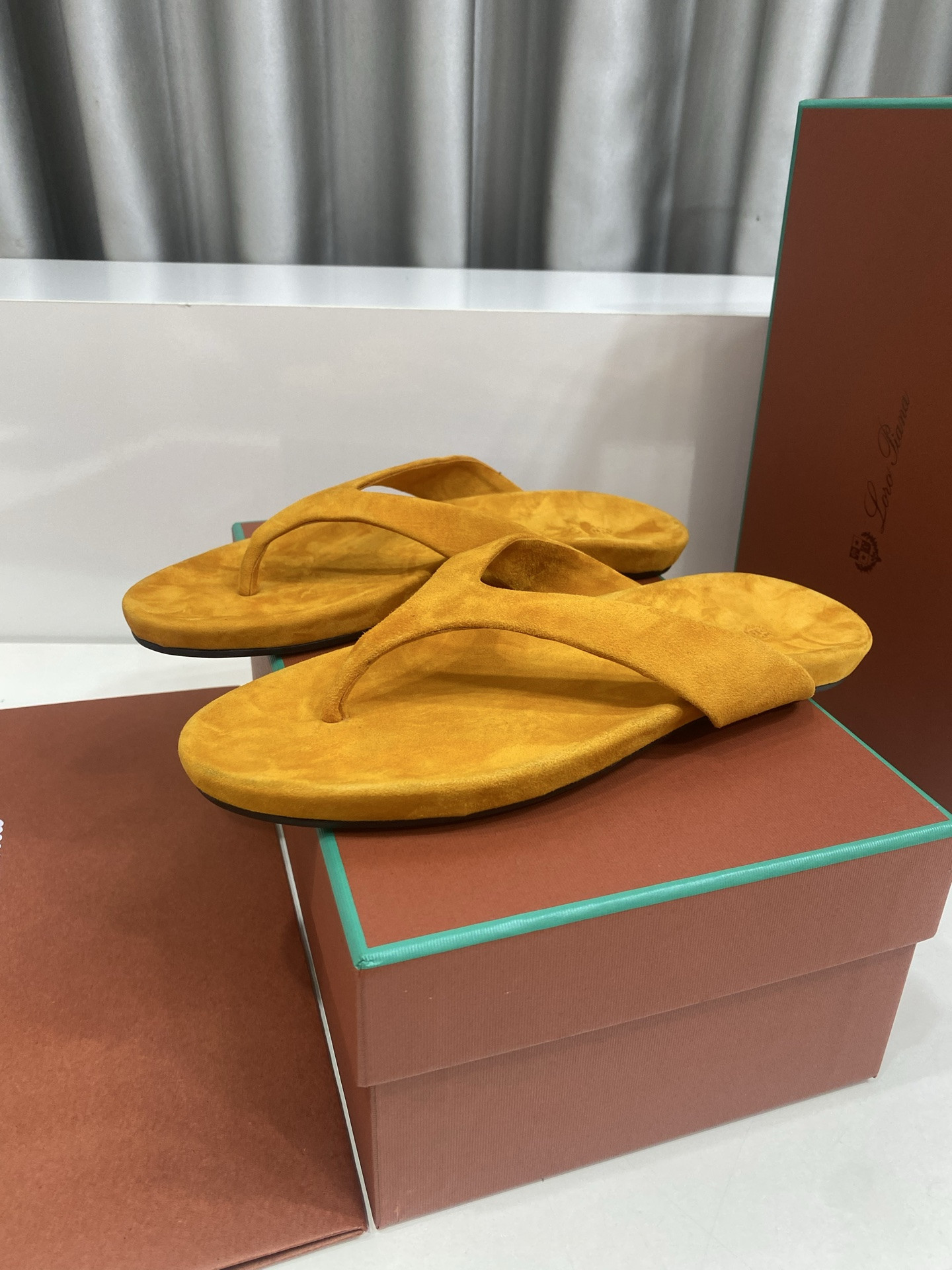 ua L0r0 P1ana ida sandal