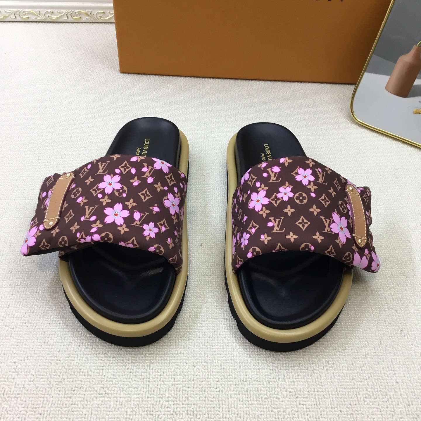 UA LV Pool Pillow Flat Comfort Mule