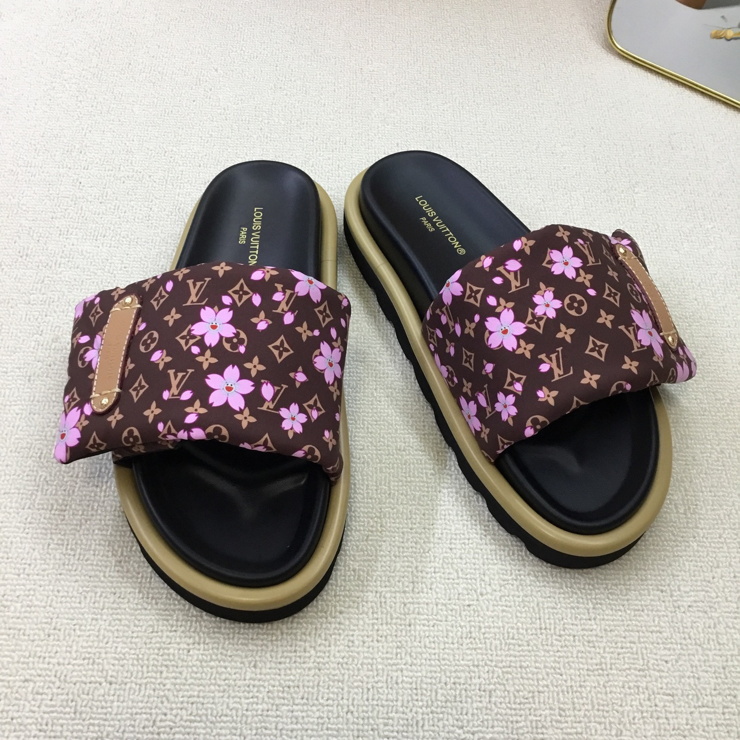 UA LV Pool Pillow Flat Comfort Mule