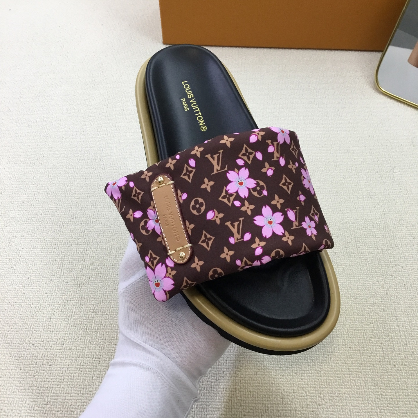 UA LV Pool Pillow Flat Comfort Mule