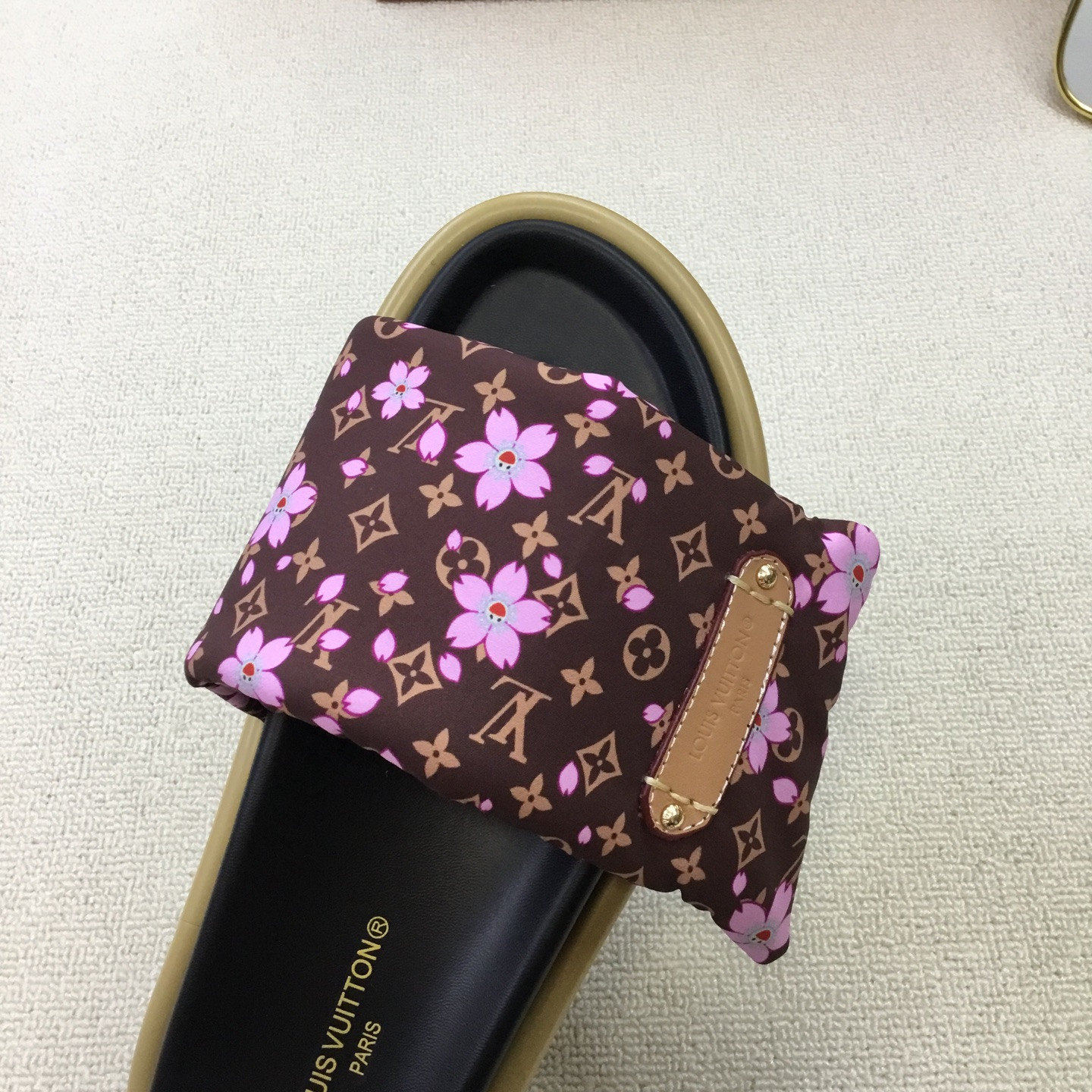 UA LV Pool Pillow Flat Comfort Mule