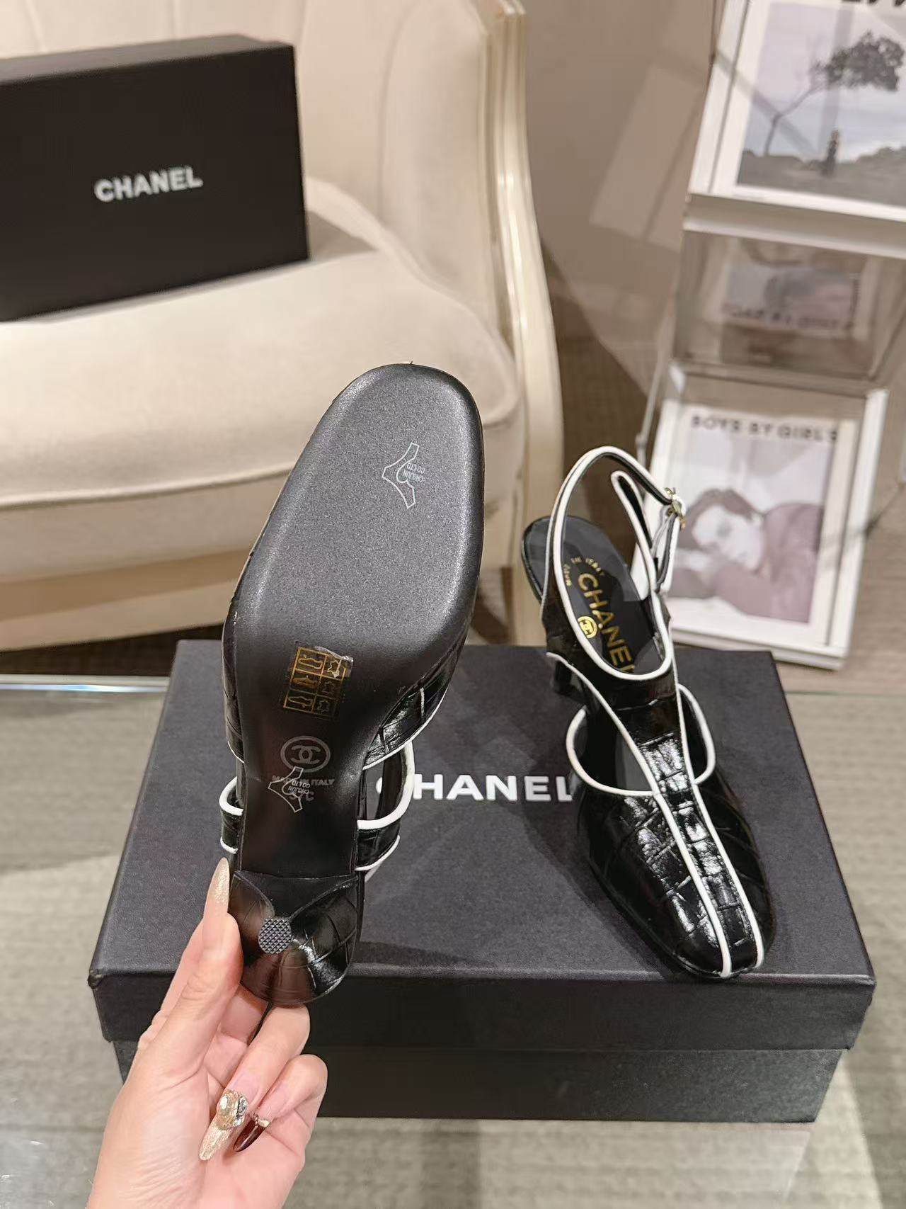 ua Ch**el slingbacks 8.5cm heel