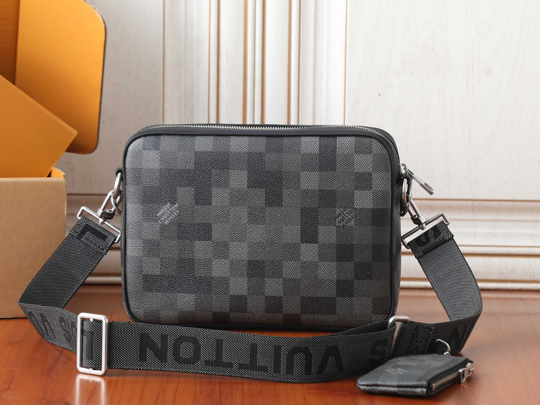 LV Trio Messenger Bag M28602 25x18.5x7cm