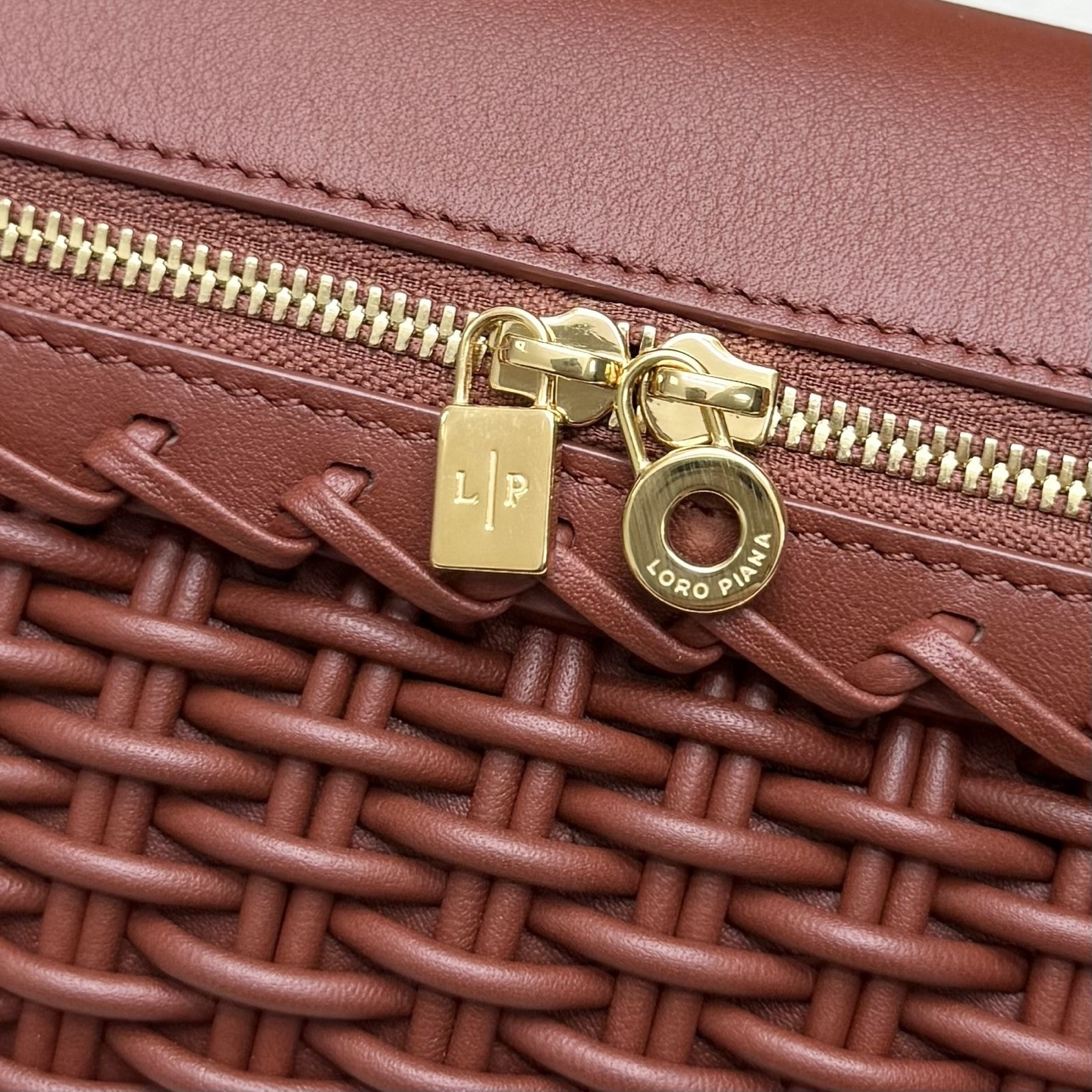 Loro Piana Extra Pocket L19 19 x 11.5 x 7cm