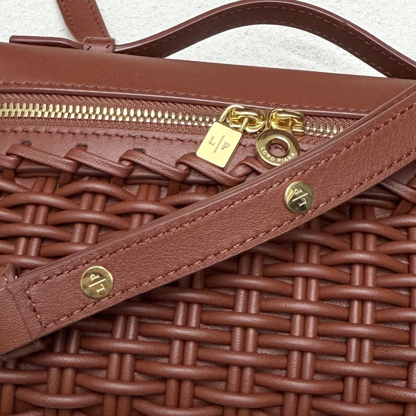 Loro Piana Extra Pocket L19 19 x 11.5 x 7cm