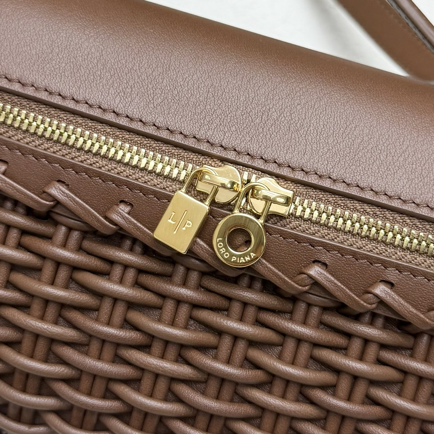 Loro Piana Extra Pocket L19 19 x 11.5 x 7cm