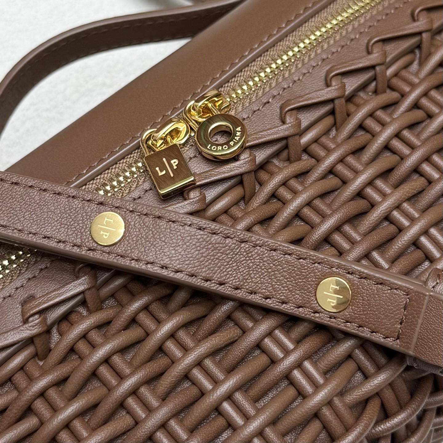 Loro Piana Extra Pocket L19 19 x 11.5 x 7cm
