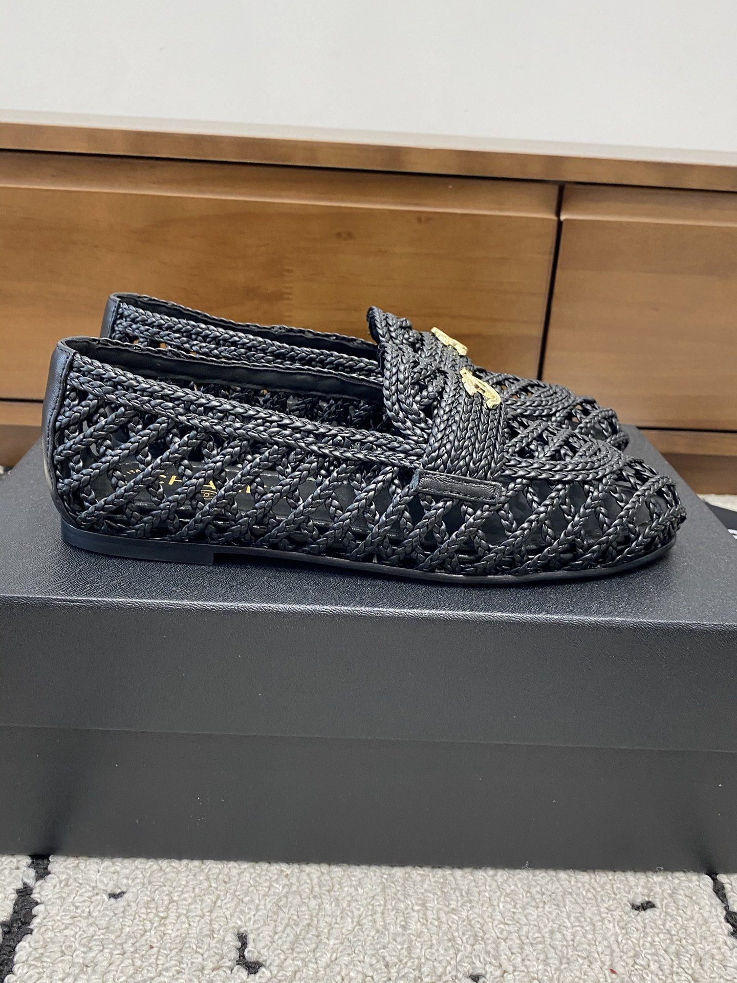 ua Ch**el flat shoes
