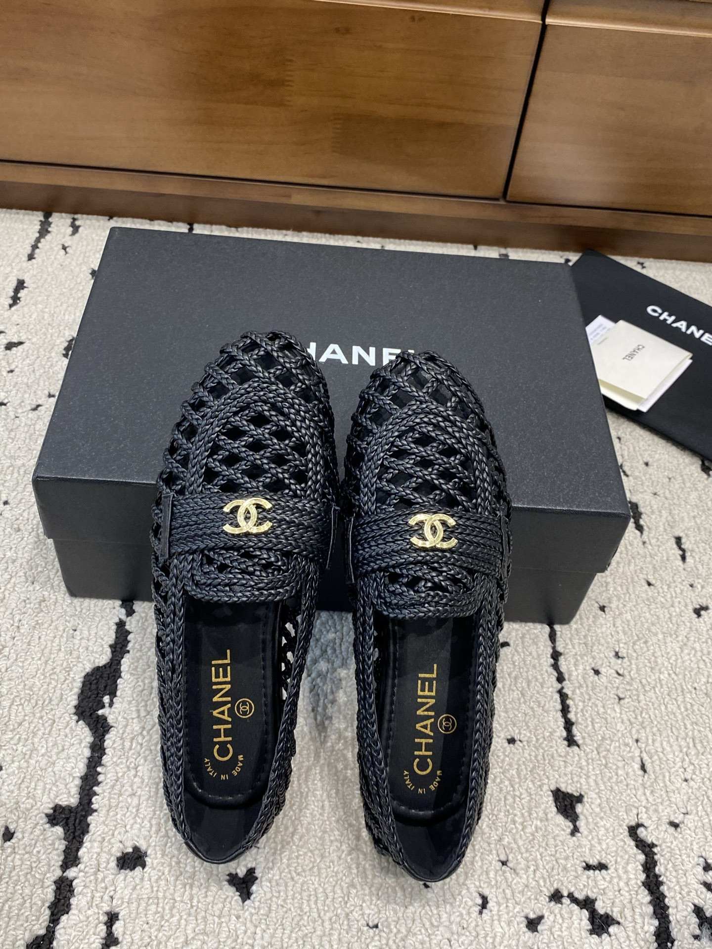 ua Ch**el flat shoes